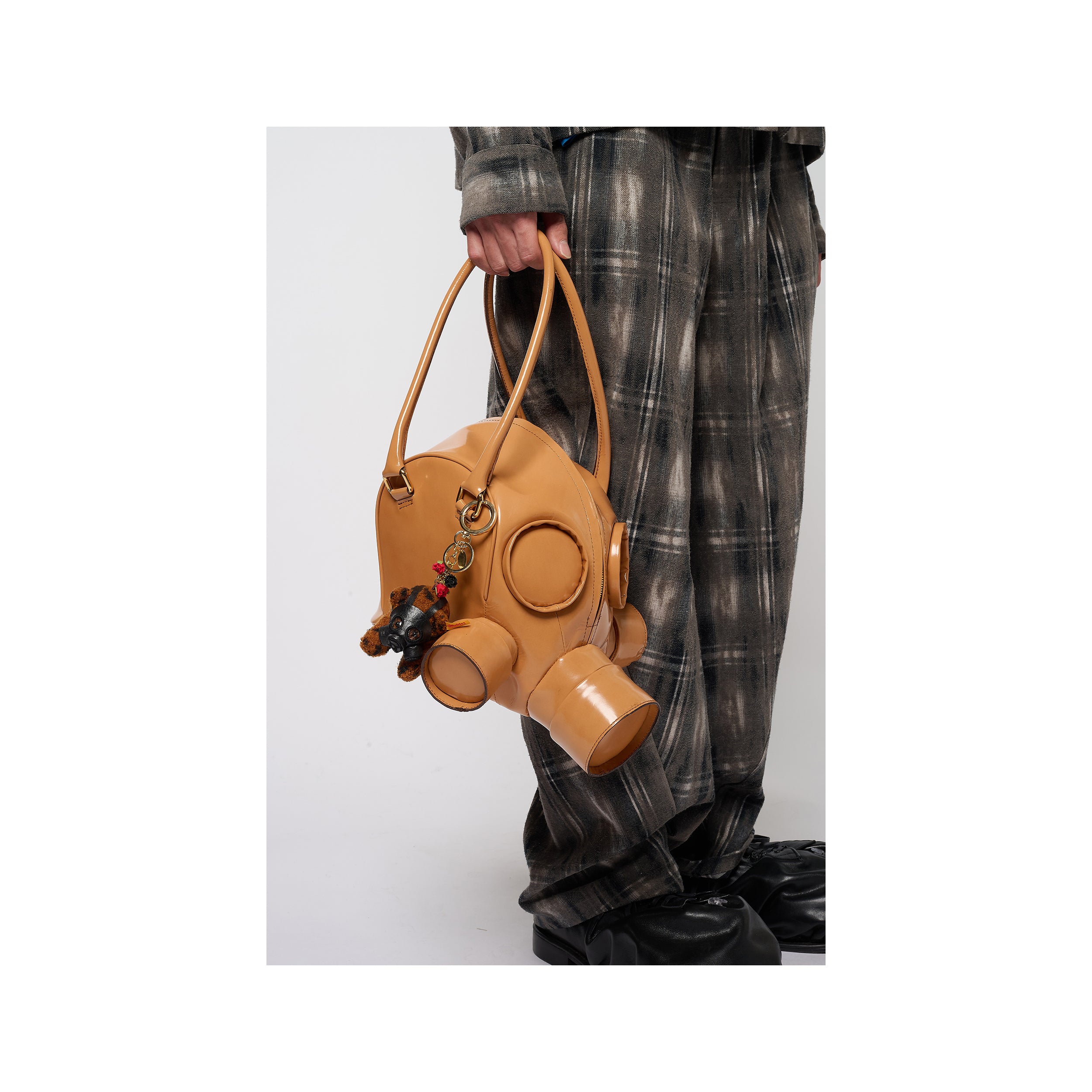 GAS MASK BEAR KEY RING : GOLD – doublet